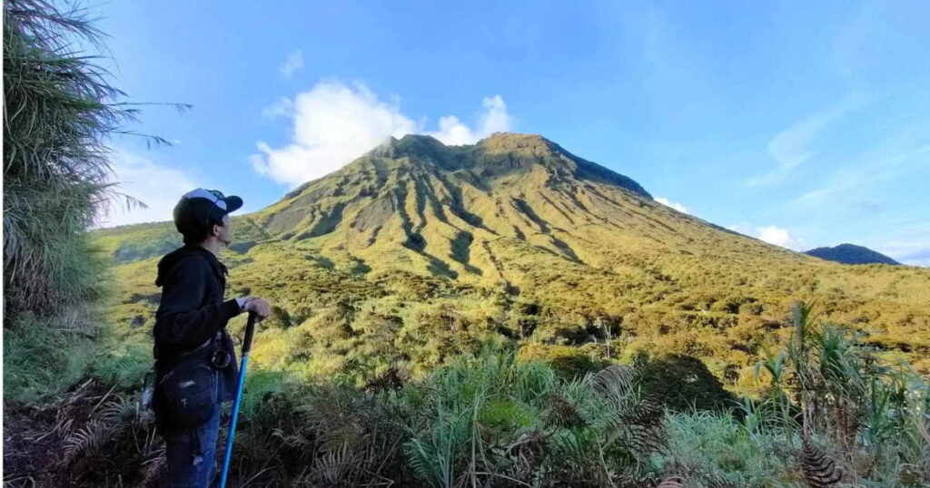 Mt. Apo + Mountain in the Philippines