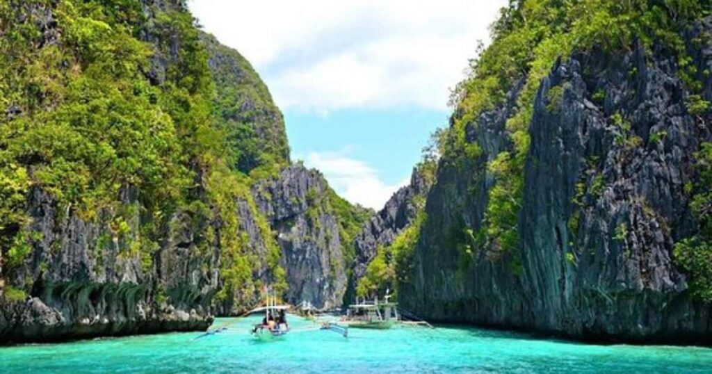 Big Lagoon in El Nido Palawan + Island Hopping & Where to Find the Big Lagoon