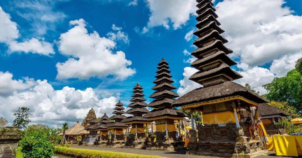 Day 2: Visiting Temples + Bali Experience 